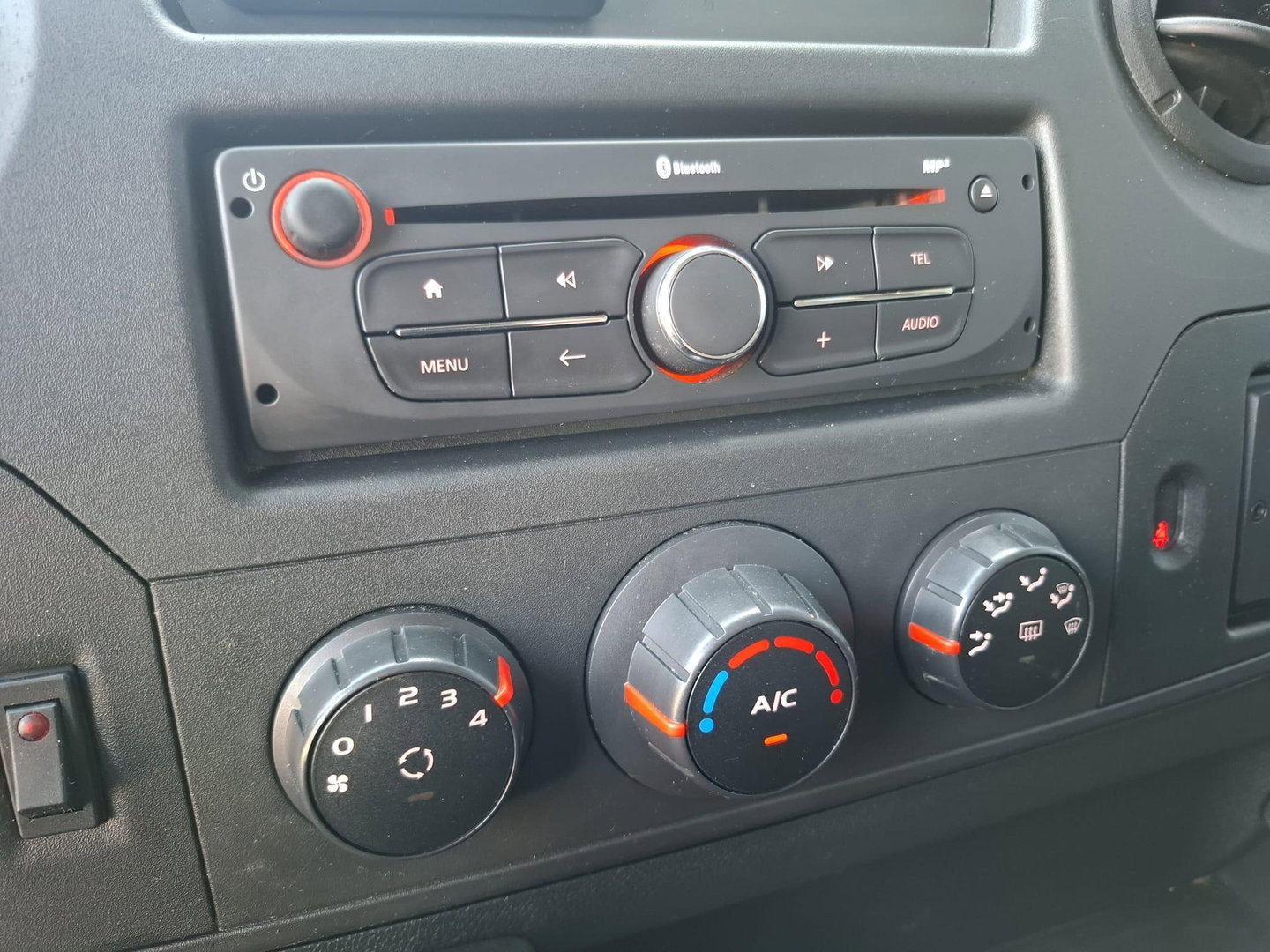 Renault Master T35 2.3 dCi L2H2 AIRCO / CRUISE CONTROLE / IMPERIAL / TREKHAAK / EURO 6