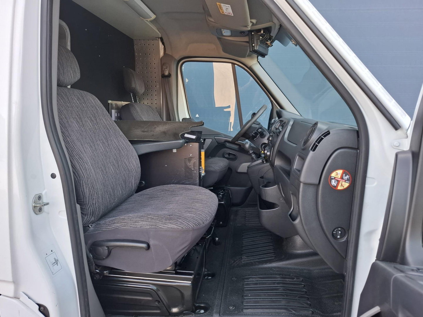 Renault Master T35 2.3 dCi L2H2 AIRCO / CRUISE CONTROLE / IMPERIAL / TREKHAAK / EURO 6