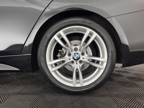 BMW 3 Serie Touring 318d M-Sport Edition Aut. *LEATHER | FULL-LED | HEATED-SPORTSEATS | CAMERA | DIGI-COCKPIT | HIFI-SOUND | NAVI-FULLMAP | ECC | PDC | CRUISE | KEYLESS |  TOWBAR | 17''ALU*