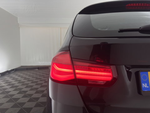 BMW 3 Serie Touring 318d M-Sport Edition Aut. *LEATHER | FULL-LED | HEATED-SPORTSEATS | CAMERA | DIGI-COCKPIT | HIFI-SOUND | NAVI-FULLMAP | ECC | PDC | CRUISE | KEYLESS |  TOWBAR | 17''ALU*