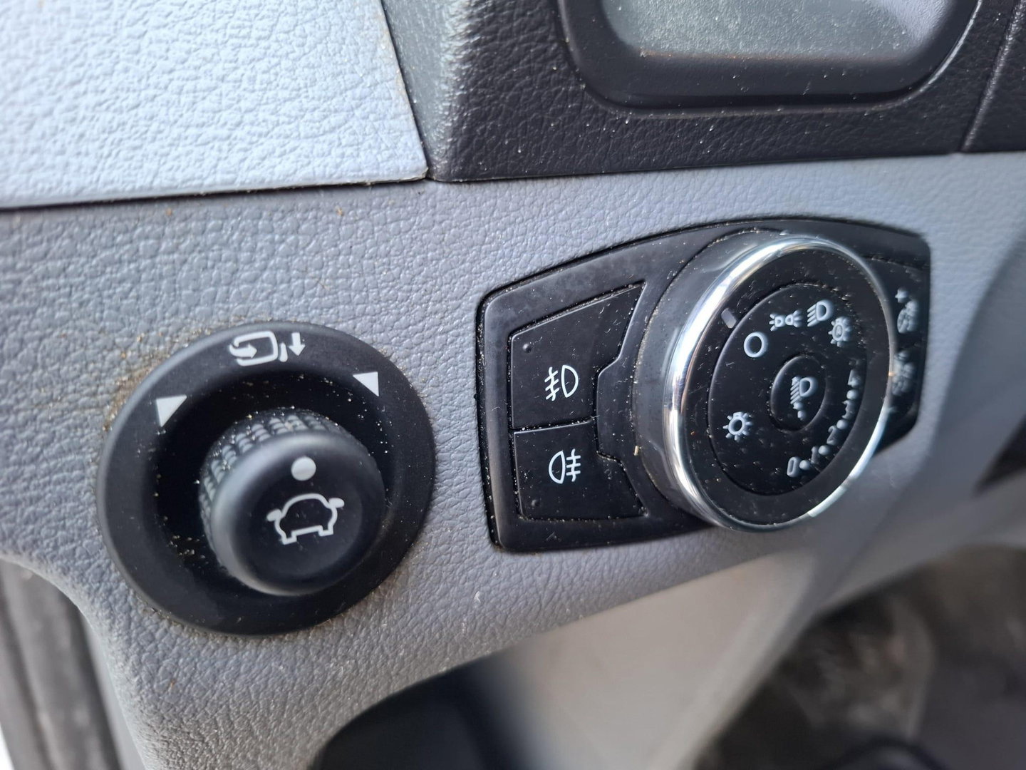 Ford Transit 330 2.0 TDCI L2H2 Trend AIRCO / CRUISE CONTROLE / NAVI / TREKHAAK /  EURO 6