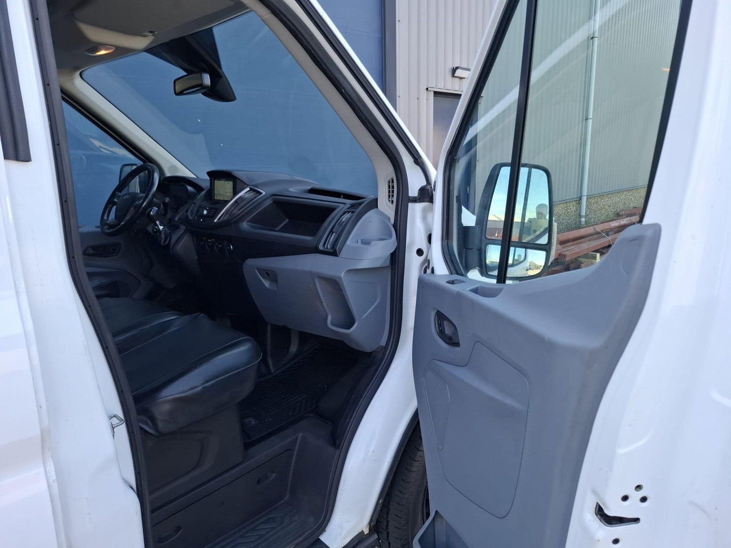 Ford Transit 330 2.0 TDCI L2H2 Trend AIRCO / CRUISE CONTROLE / NAVI / TREKHAAK /  EURO 6