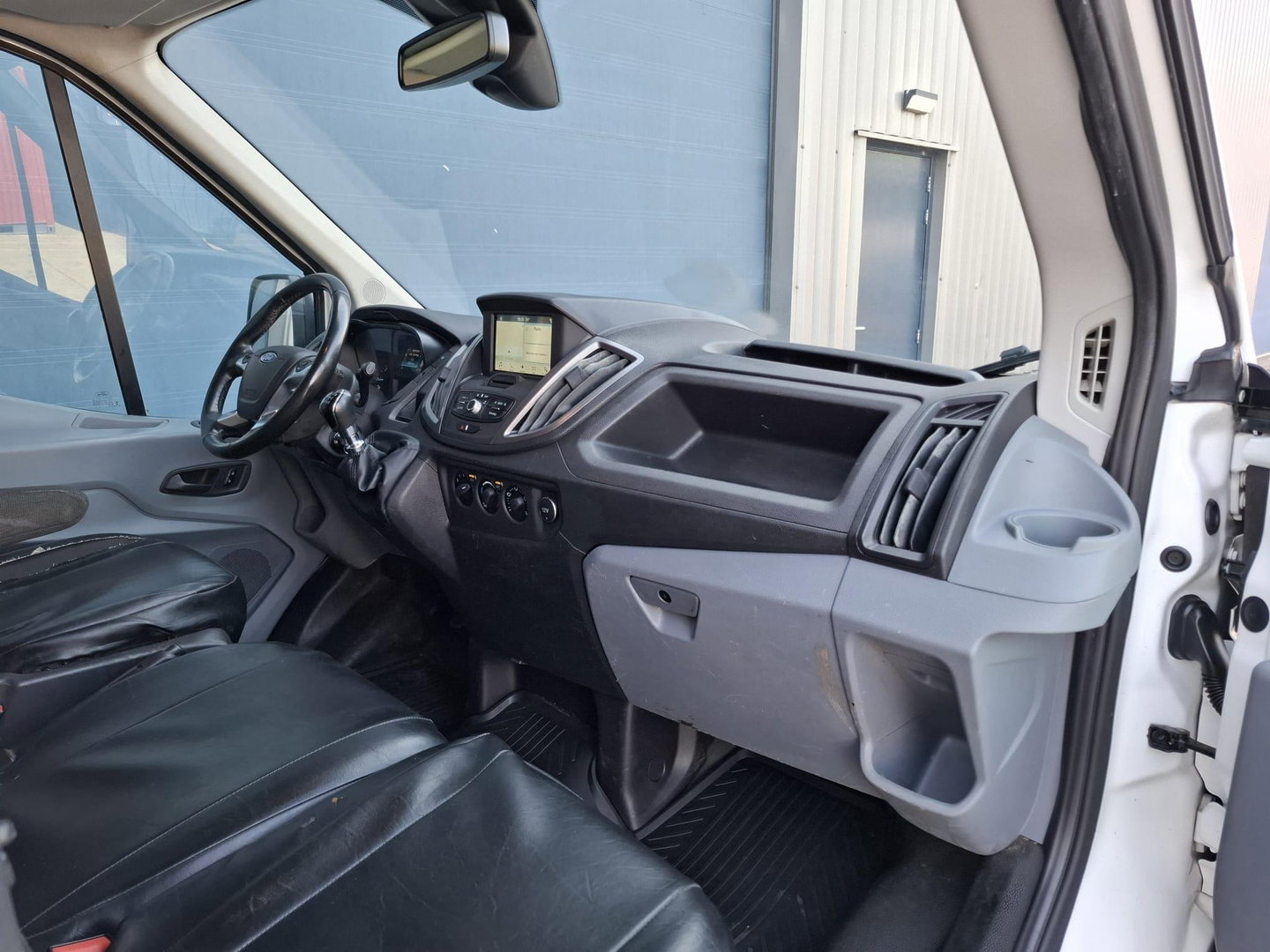 Ford Transit 330 2.0 TDCI L2H2 Trend AIRCO / CRUISE CONTROLE / NAVI / TREKHAAK /  EURO 6