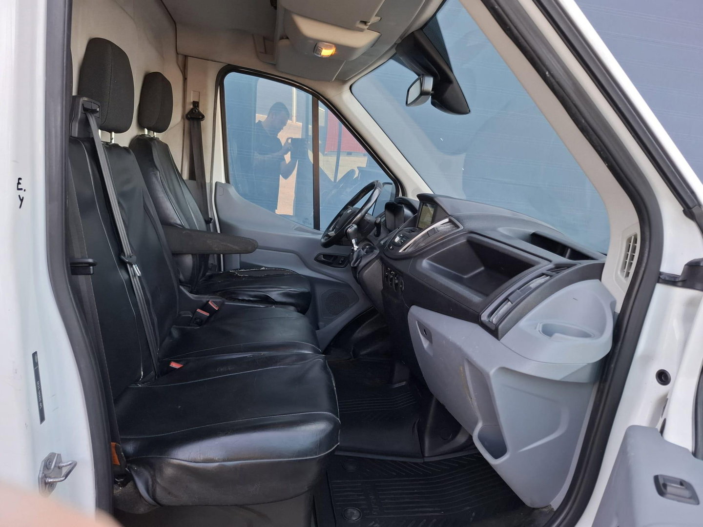 Ford Transit 330 2.0 TDCI L2H2 Trend AIRCO / CRUISE CONTROLE / NAVI / TREKHAAK /  EURO 6