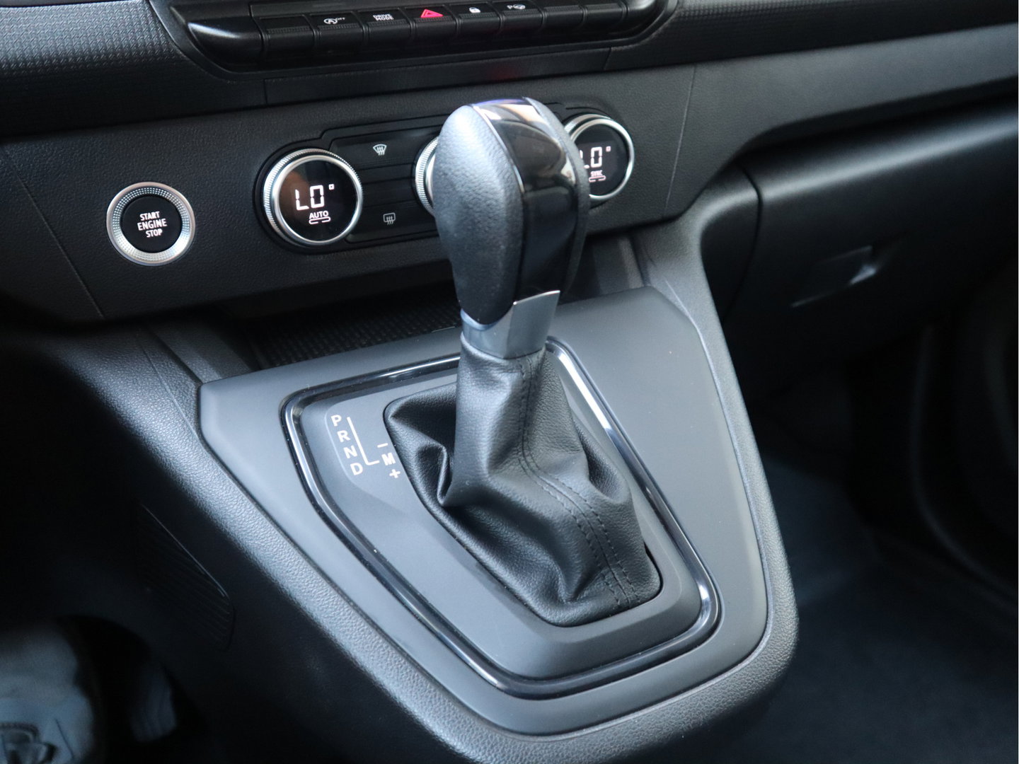 Renault Kangoo 1.3 TCe 131pk Benzine Automaat - Vol opties - 3 Zits - Apple - Camera