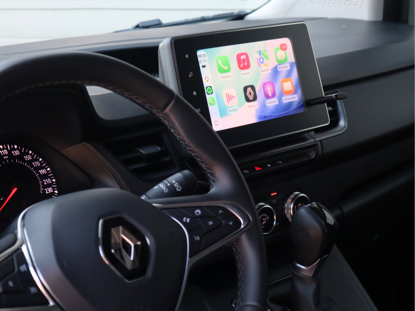 Renault Kangoo 1.3 TCe 131pk Benzine Automaat - Vol opties - 3 Zits - Apple - Camera
