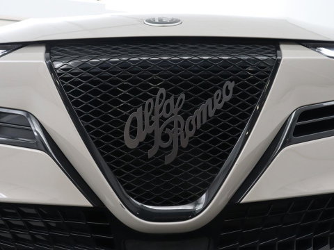 Alfa Romeo Junior Elettrica 54 kWh