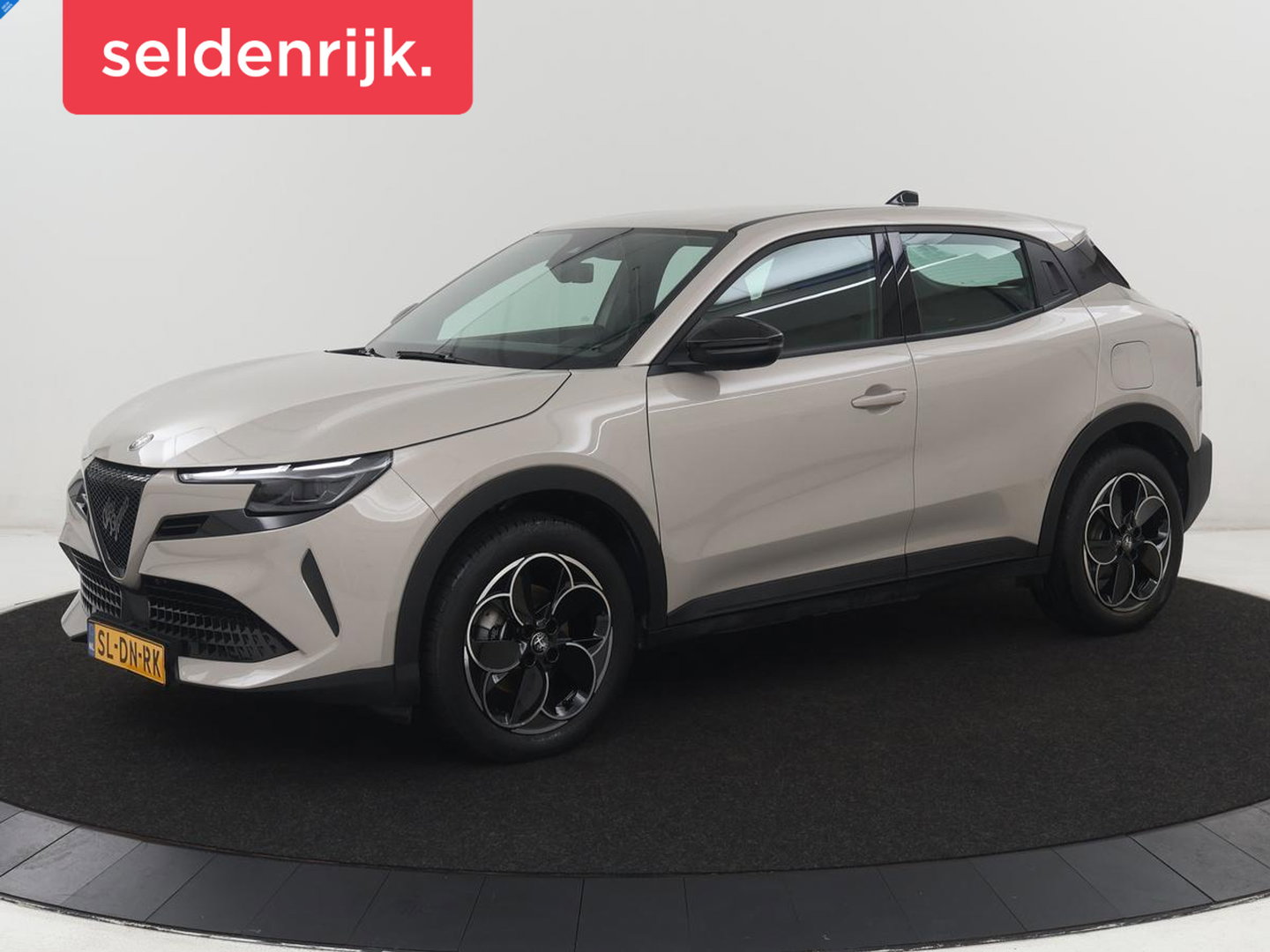 Alfa Romeo Junior Elettrica 54 kWh