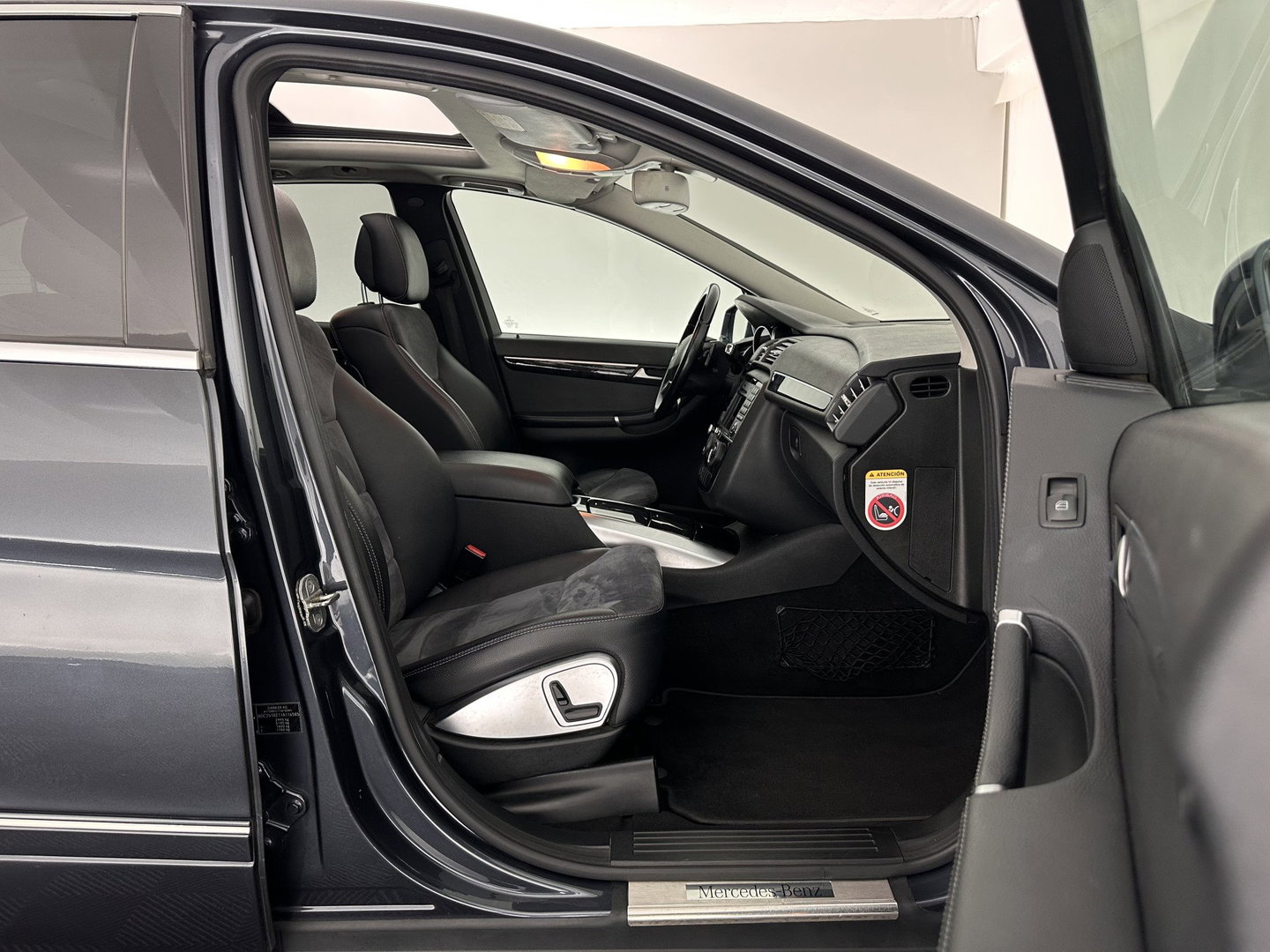 Mercedes-Benz R-Klasse 300 CDI BlueEFFICIENCY Prestige [ 7-Pers. ] Aut. *PANO | LEATHER-MICROFIBRE | XENON | BLINDSPOT | COMFORTSEATS | NAVI-FULLMAP | CAMERA | SHIFTPADDLES | PRIVACY-GLASS | ECC | PDC | CRUISE | 18''ALU*