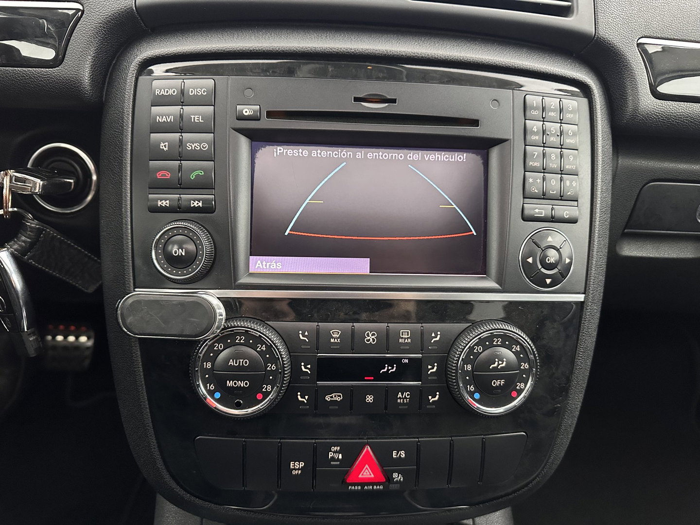 Mercedes-Benz R-Klasse 300 CDI BlueEFFICIENCY Prestige [ 7-Pers. ] Aut. *PANO | LEATHER-MICROFIBRE | XENON | BLINDSPOT | COMFORTSEATS | NAVI-FULLMAP | CAMERA | SHIFTPADDLES | PRIVACY-GLASS | ECC | PDC | CRUISE | 18''ALU*