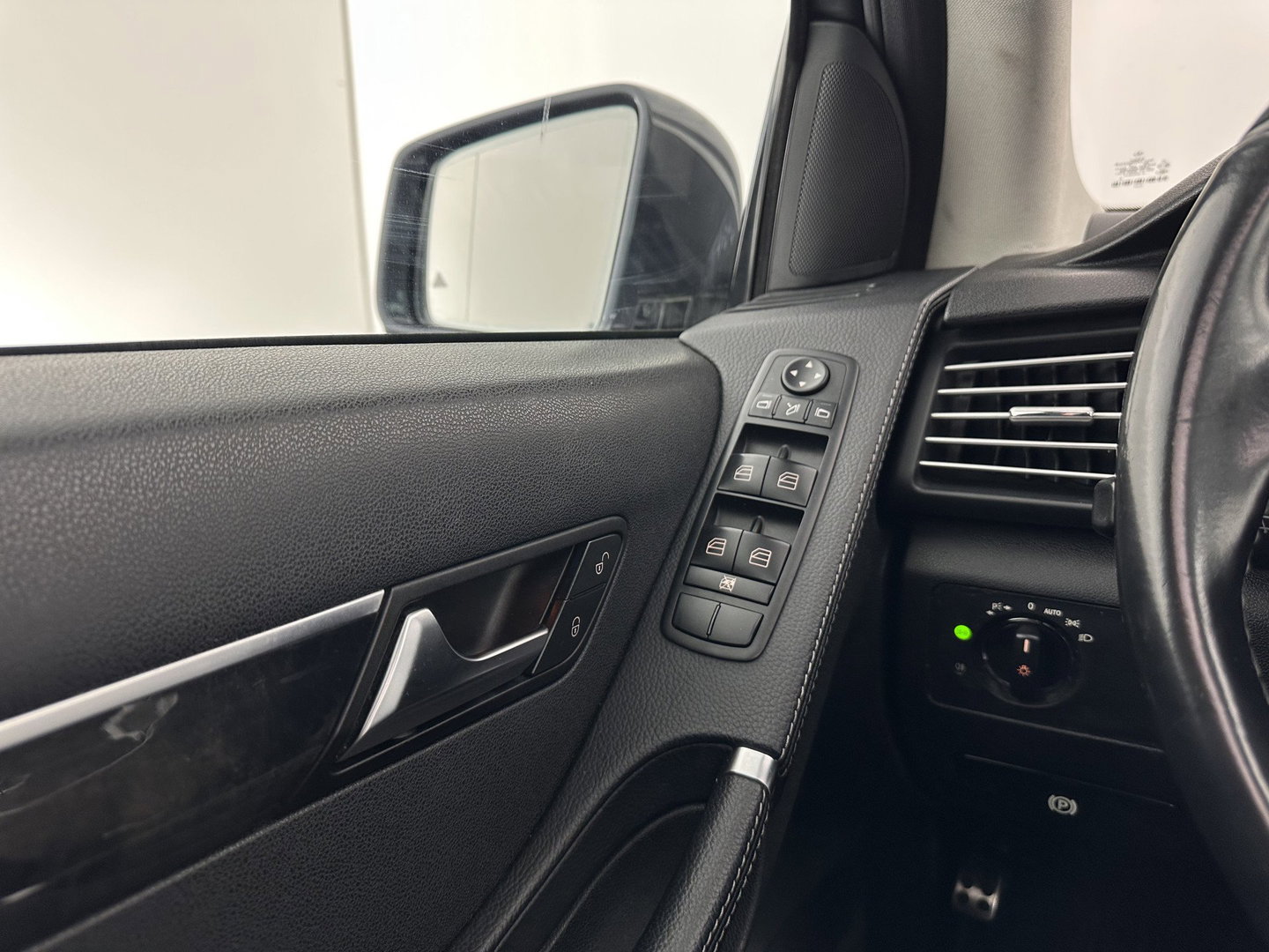 Mercedes-Benz R-Klasse 300 CDI BlueEFFICIENCY Prestige [ 7-Pers. ] Aut. *PANO | LEATHER-MICROFIBRE | XENON | BLINDSPOT | COMFORTSEATS | NAVI-FULLMAP | CAMERA | SHIFTPADDLES | PRIVACY-GLASS | ECC | PDC | CRUISE | 18''ALU*