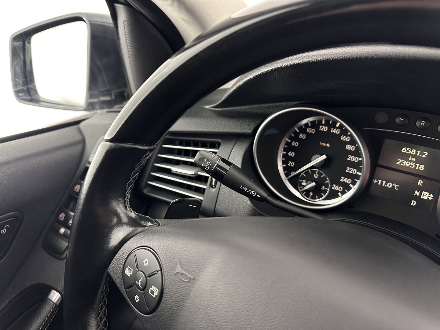 Mercedes-Benz R-Klasse 300 CDI BlueEFFICIENCY Prestige [ 7-Pers. ] Aut. *PANO | LEATHER-MICROFIBRE | XENON | BLINDSPOT | COMFORTSEATS | NAVI-FULLMAP | CAMERA | SHIFTPADDLES | PRIVACY-GLASS | ECC | PDC | CRUISE | 18''ALU*