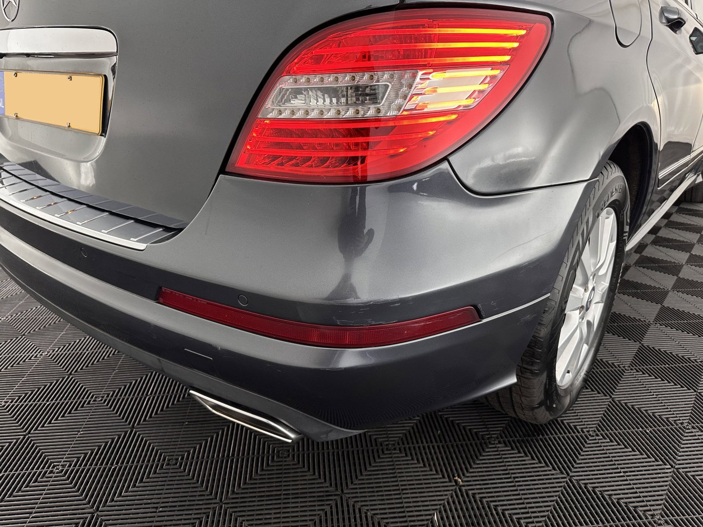 Mercedes-Benz R-Klasse 300 CDI BlueEFFICIENCY Prestige [ 7-Pers. ] Aut. *PANO | LEATHER-MICROFIBRE | XENON | BLINDSPOT | COMFORTSEATS | NAVI-FULLMAP | CAMERA | SHIFTPADDLES | PRIVACY-GLASS | ECC | PDC | CRUISE | 18''ALU*