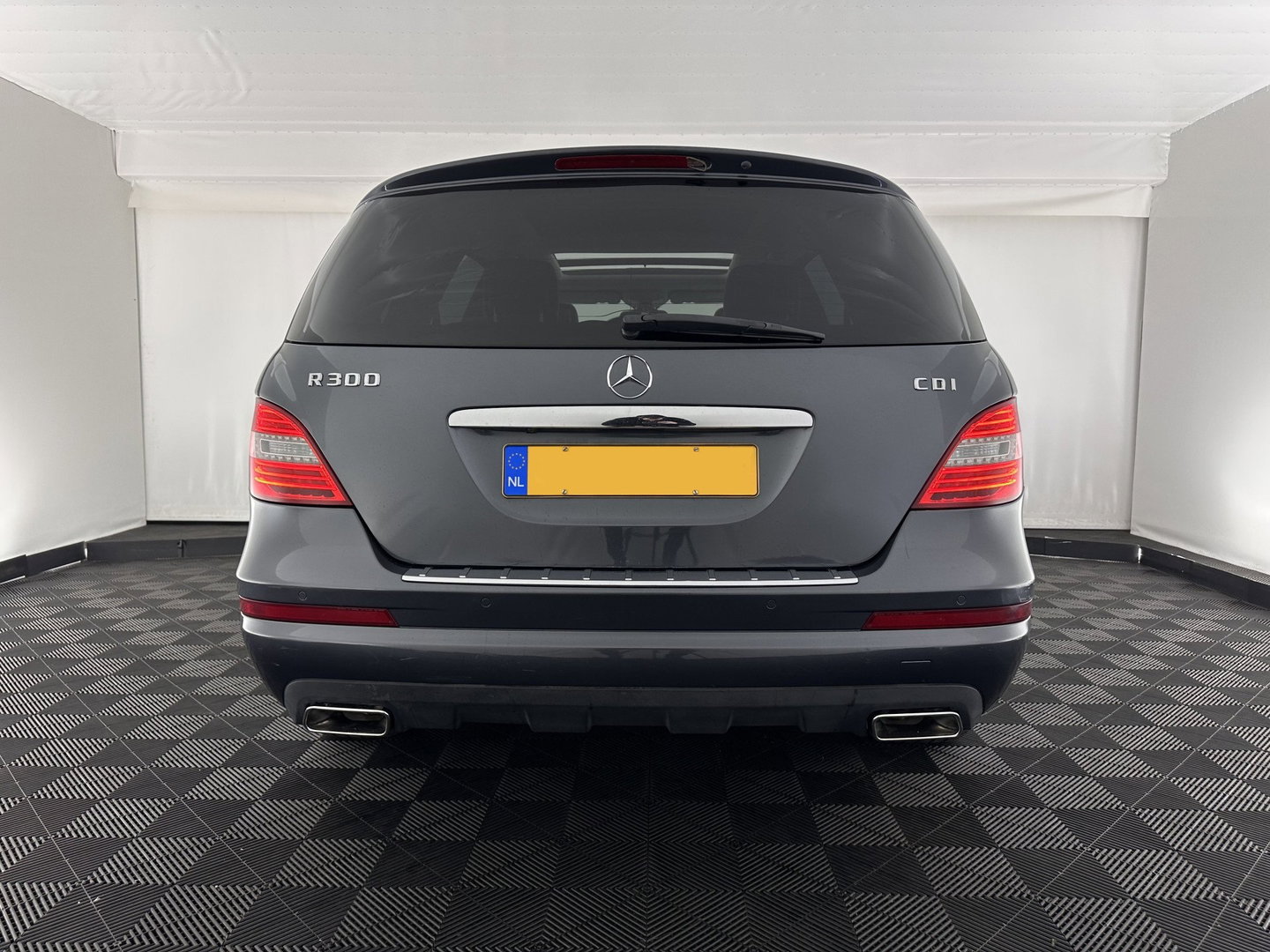 Mercedes-Benz R-Klasse 300 CDI BlueEFFICIENCY Prestige [ 7-Pers. ] Aut. *PANO | LEATHER-MICROFIBRE | XENON | BLINDSPOT | COMFORTSEATS | NAVI-FULLMAP | CAMERA | SHIFTPADDLES | PRIVACY-GLASS | ECC | PDC | CRUISE | 18''ALU*