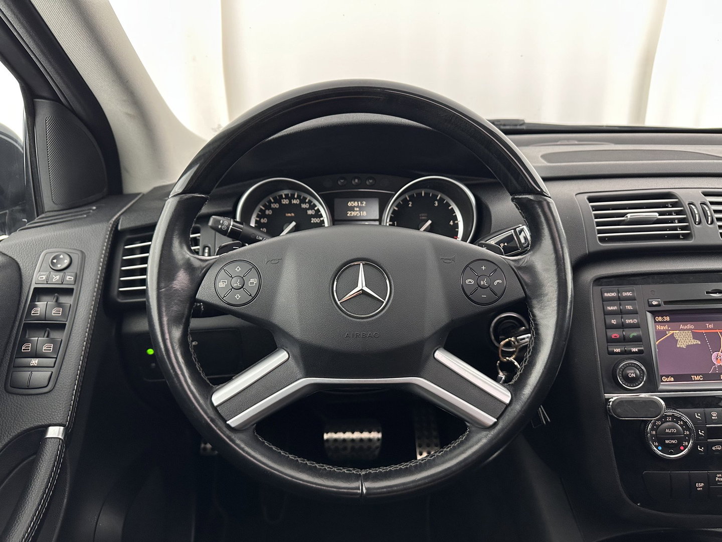 Mercedes-Benz R-Klasse 300 CDI BlueEFFICIENCY Prestige [ 7-Pers. ] Aut. *PANO | LEATHER-MICROFIBRE | XENON | BLINDSPOT | COMFORTSEATS | NAVI-FULLMAP | CAMERA | SHIFTPADDLES | PRIVACY-GLASS | ECC | PDC | CRUISE | 18''ALU*