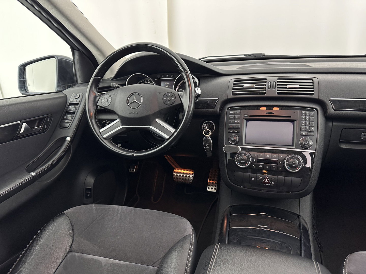 Mercedes-Benz R-Klasse 300 CDI BlueEFFICIENCY Prestige [ 7-Pers. ] Aut. *PANO | LEATHER-MICROFIBRE | XENON | BLINDSPOT | COMFORTSEATS | NAVI-FULLMAP | CAMERA | SHIFTPADDLES | PRIVACY-GLASS | ECC | PDC | CRUISE | 18''ALU*