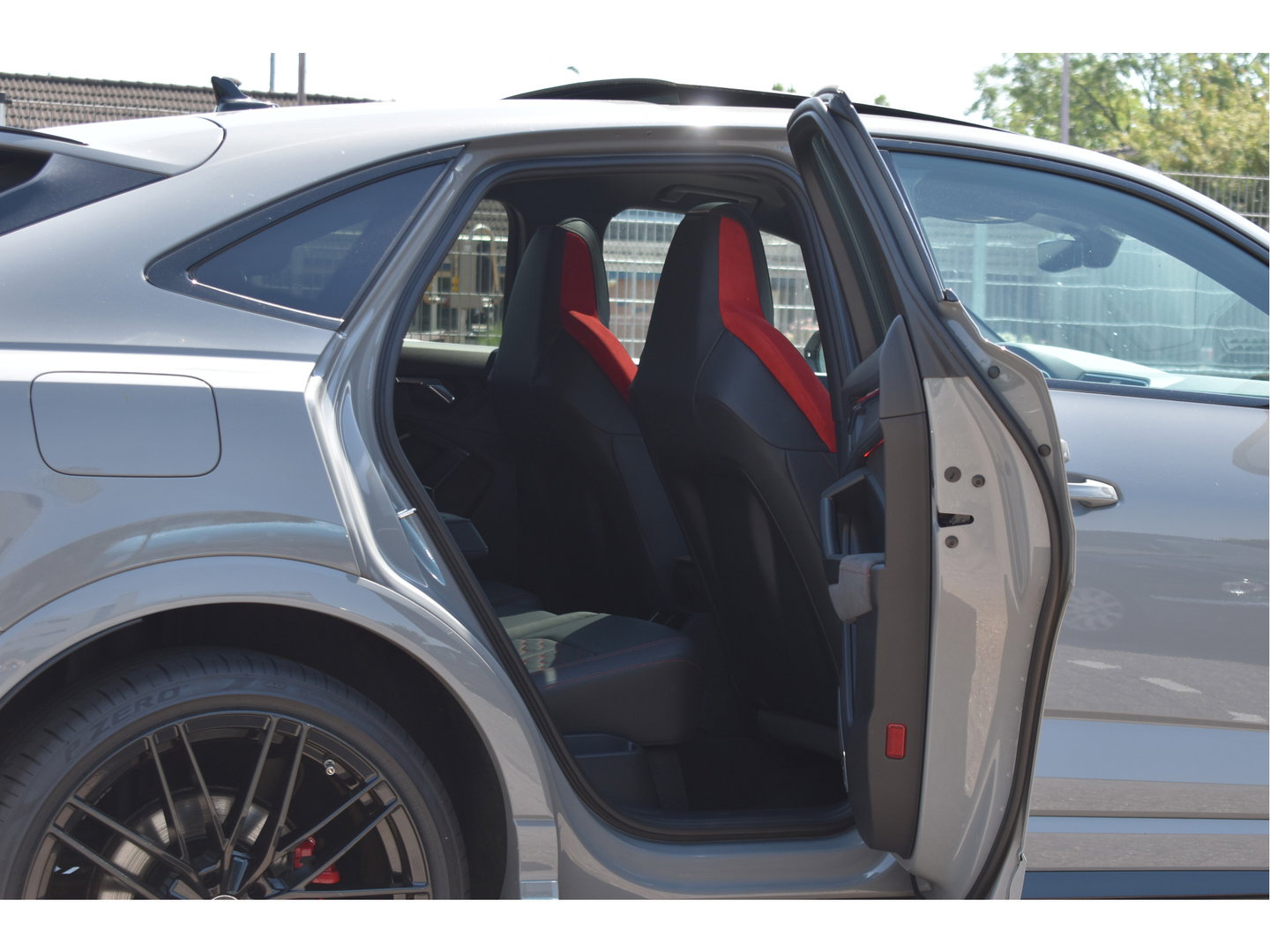 Audi Q3 Sportback TFSI RS 400pk Assist.pakket | Miltec | Nardo grey | Open dak | 360 gr.camera | Keyless | Full LED | Historie | ABT |