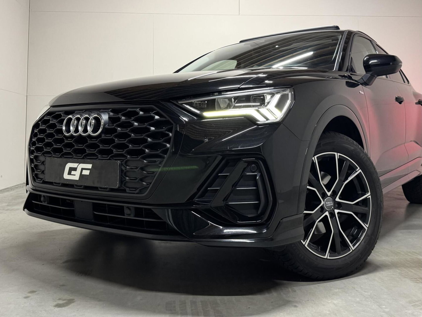 Audi Q3 Sportback 35 TFSI S-Line Black Edition Pano Carplay Camera ACC Trekh.