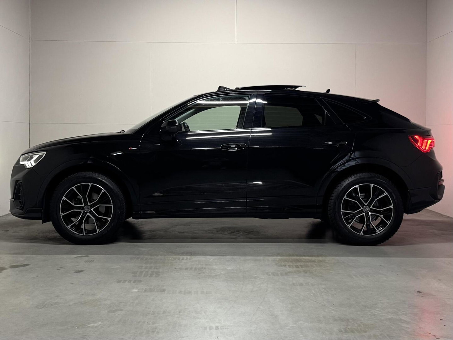 Audi Q3 Sportback 35 TFSI S-Line Black Edition Pano Carplay Camera ACC Trekh.