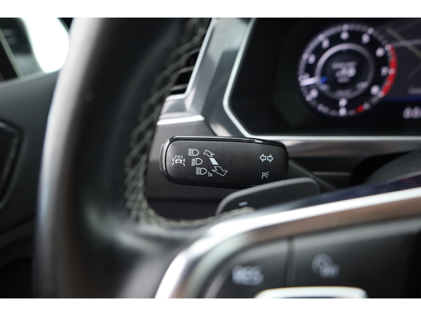 Volkswagen Tiguan 1.4 TSI R-line | Dig. Cockpit | Pano | Trekhaak | Adapt. Cruise | Keyless | 360cam | Stoelverw. |