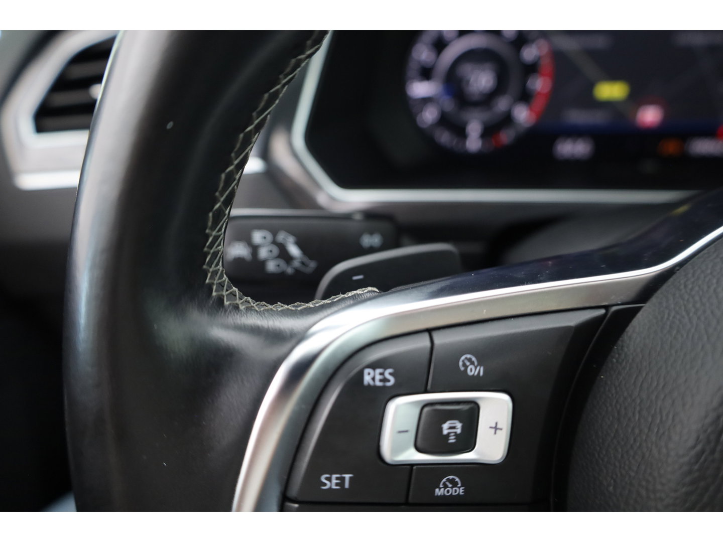 Volkswagen Tiguan 1.4 TSI R-line | Dig. Cockpit | Pano | Trekhaak | Adapt. Cruise | Keyless | 360cam | Stoelverw. |
