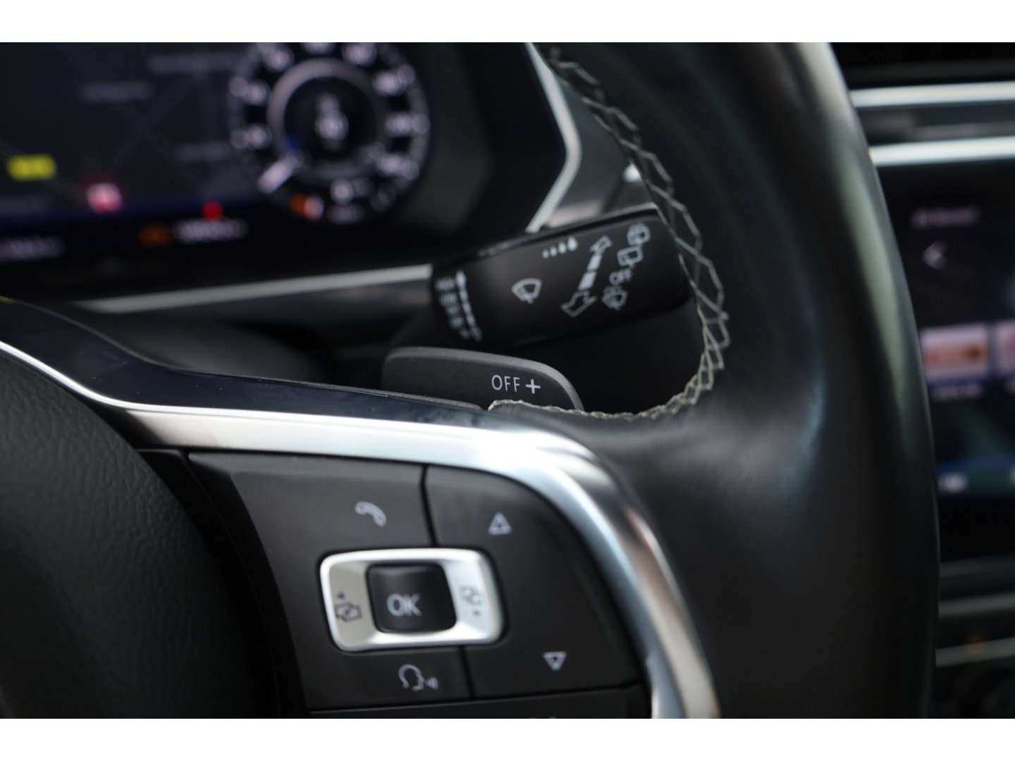 Volkswagen Tiguan 1.4 TSI R-line | Dig. Cockpit | Pano | Trekhaak | Adapt. Cruise | Keyless | 360cam | Stoelverw. |