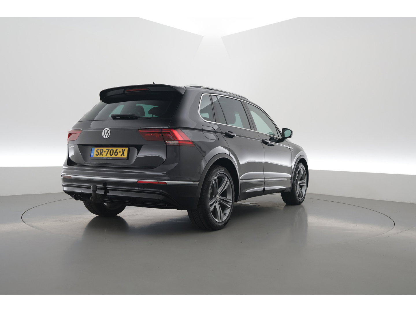 Volkswagen Tiguan 1.4 TSI R-line | Dig. Cockpit | Pano | Trekhaak | Adapt. Cruise | Keyless | 360cam | Stoelverw. |