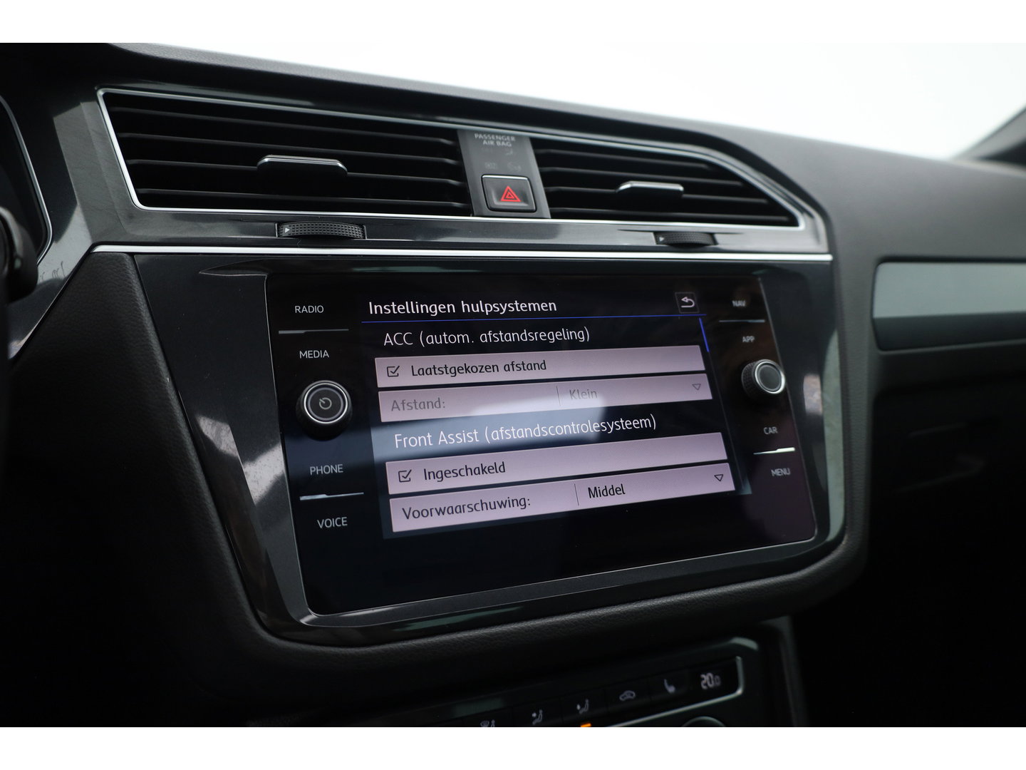 Volkswagen Tiguan 1.4 TSI R-line | Dig. Cockpit | Pano | Trekhaak | Adapt. Cruise | Keyless | 360cam | Stoelverw. |