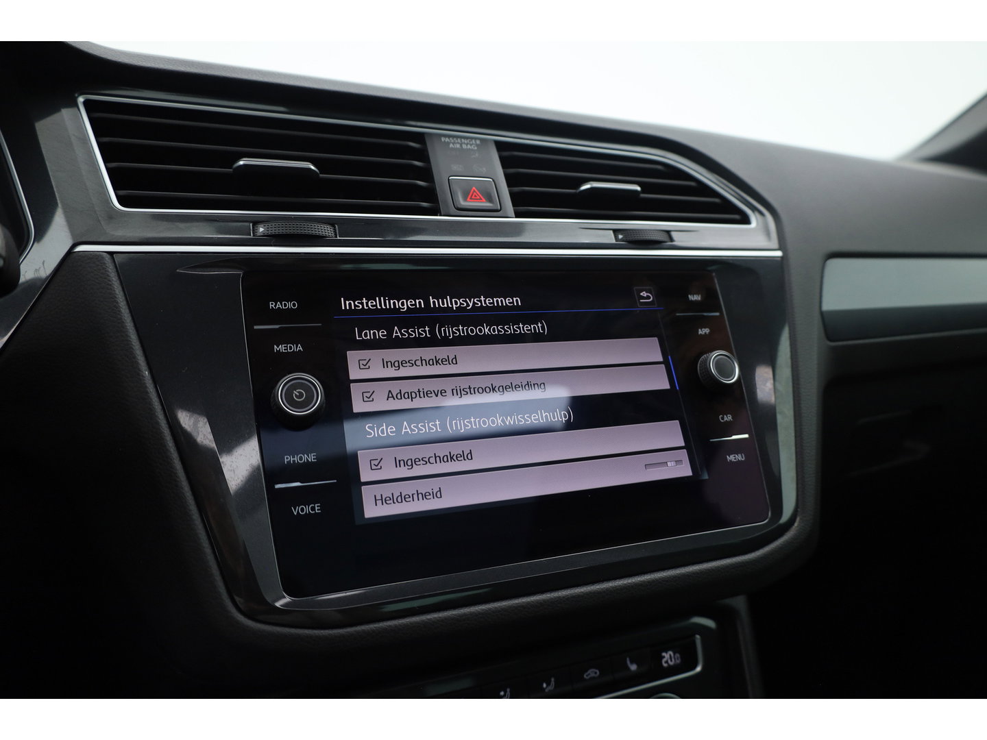 Volkswagen Tiguan 1.4 TSI R-line | Dig. Cockpit | Pano | Trekhaak | Adapt. Cruise | Keyless | 360cam | Stoelverw. |