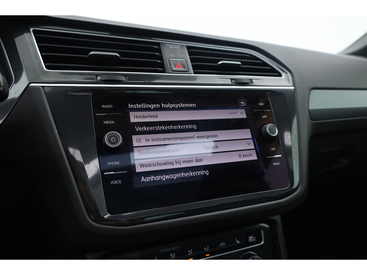 Volkswagen Tiguan 1.4 TSI R-line | Dig. Cockpit | Pano | Trekhaak | Adapt. Cruise | Keyless | 360cam | Stoelverw. |