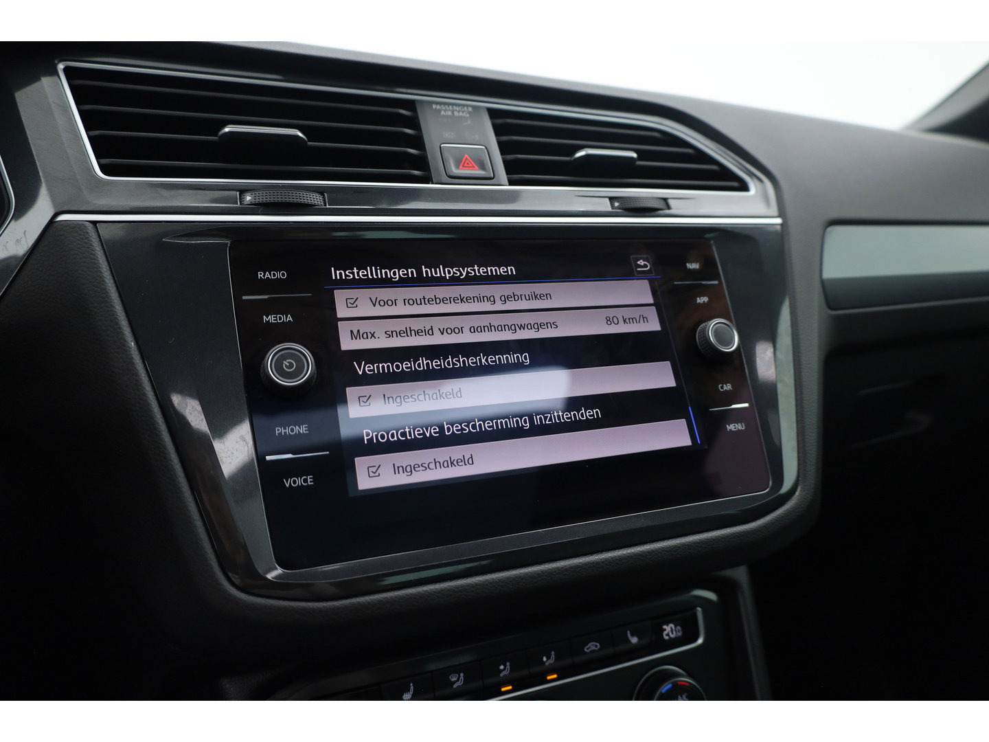 Volkswagen Tiguan 1.4 TSI R-line | Dig. Cockpit | Pano | Trekhaak | Adapt. Cruise | Keyless | 360cam | Stoelverw. |