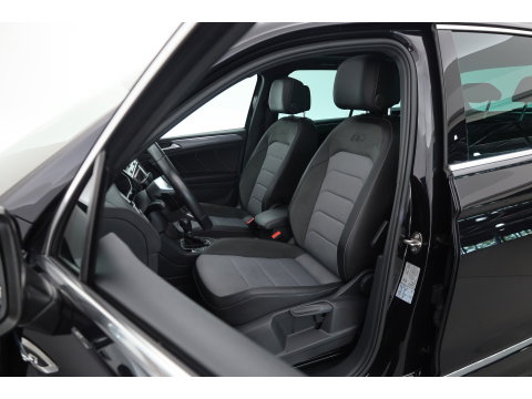Volkswagen Tiguan 1.4 TSI R-line | Dig. Cockpit | Pano | Trekhaak | Adapt. Cruise | Keyless | 360cam | Stoelverw. |