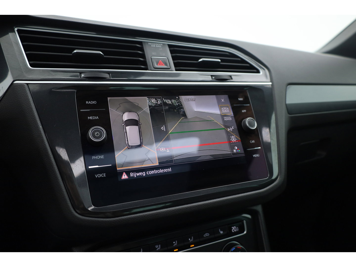 Volkswagen Tiguan 1.4 TSI R-line | Dig. Cockpit | Pano | Trekhaak | Adapt. Cruise | Keyless | 360cam | Stoelverw. |