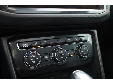 Volkswagen Tiguan 1.4 TSI R-line | Dig. Cockpit | Pano | Trekhaak | Adapt. Cruise | Keyless | 360cam | Stoelverw. |