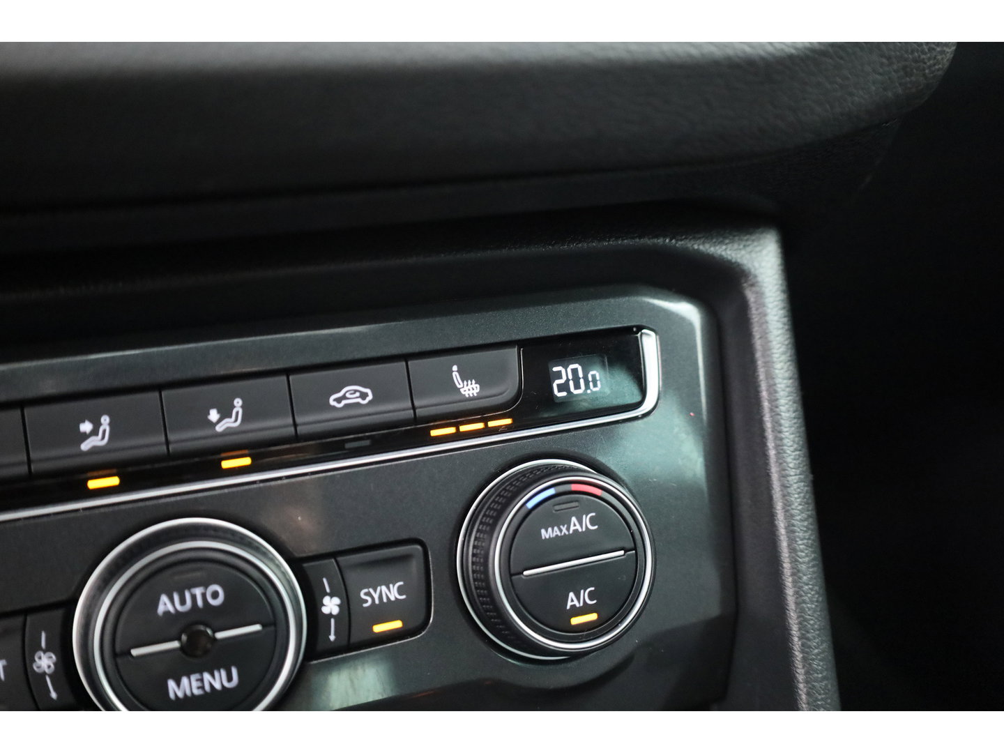 Volkswagen Tiguan 1.4 TSI R-line | Dig. Cockpit | Pano | Trekhaak | Adapt. Cruise | Keyless | 360cam | Stoelverw. |