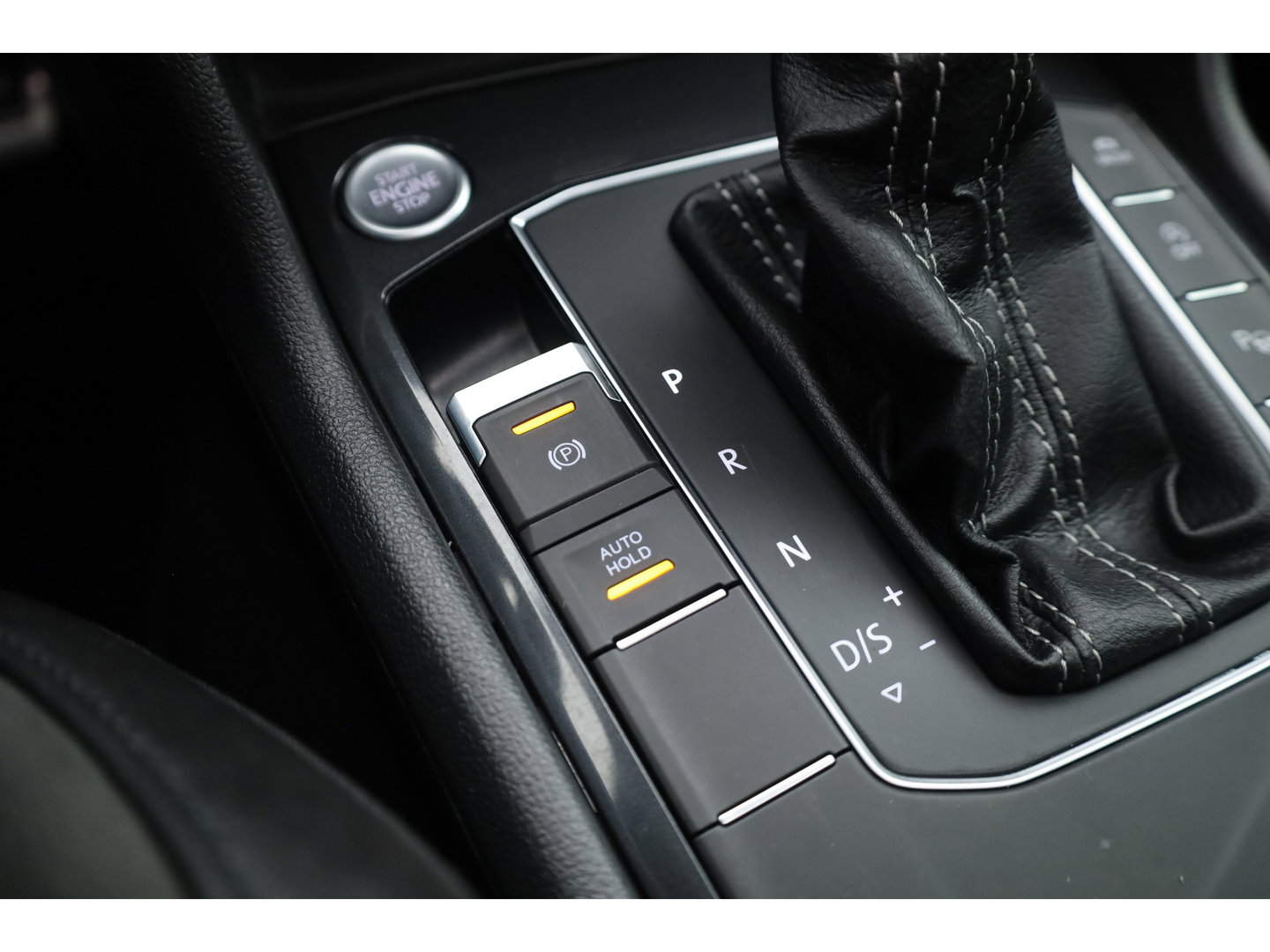 Volkswagen Tiguan 1.4 TSI R-line | Dig. Cockpit | Pano | Trekhaak | Adapt. Cruise | Keyless | 360cam | Stoelverw. |