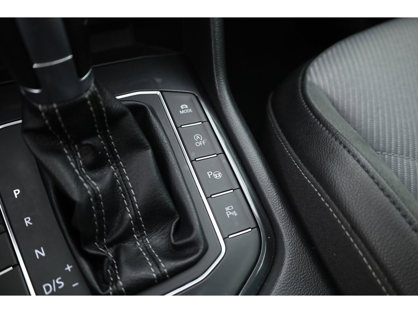 Volkswagen Tiguan 1.4 TSI R-line | Dig. Cockpit | Pano | Trekhaak | Adapt. Cruise | Keyless | 360cam | Stoelverw. |