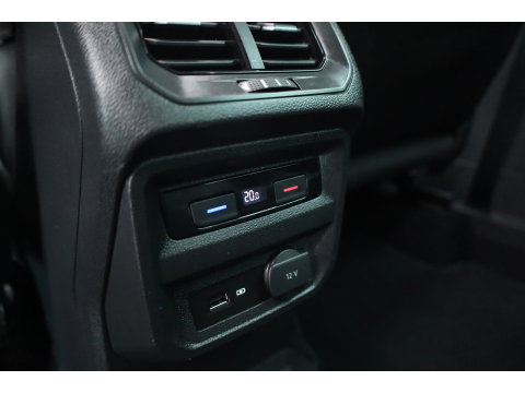 Volkswagen Tiguan 1.4 TSI R-line | Dig. Cockpit | Pano | Trekhaak | Adapt. Cruise | Keyless | 360cam | Stoelverw. |