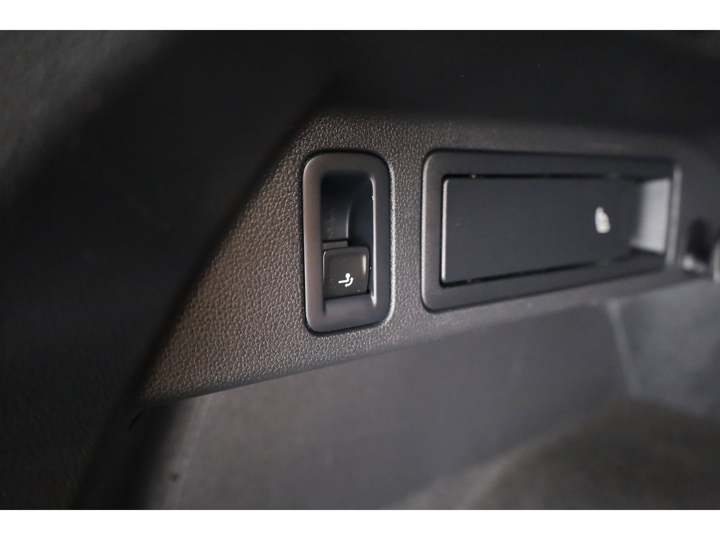 Volkswagen Tiguan 1.4 TSI R-line | Dig. Cockpit | Pano | Trekhaak | Adapt. Cruise | Keyless | 360cam | Stoelverw. |