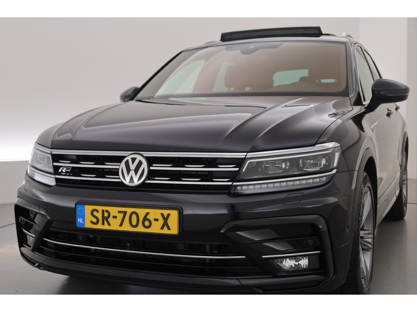 Volkswagen Tiguan 1.4 TSI R-line | Dig. Cockpit | Pano | Trekhaak | Adapt. Cruise | Keyless | 360cam | Stoelverw. |