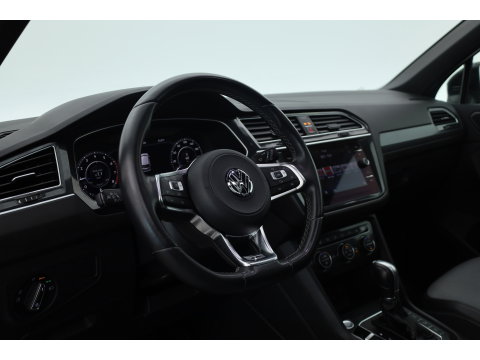 Volkswagen Tiguan 1.4 TSI R-line | Dig. Cockpit | Pano | Trekhaak | Adapt. Cruise | Keyless | 360cam | Stoelverw. |