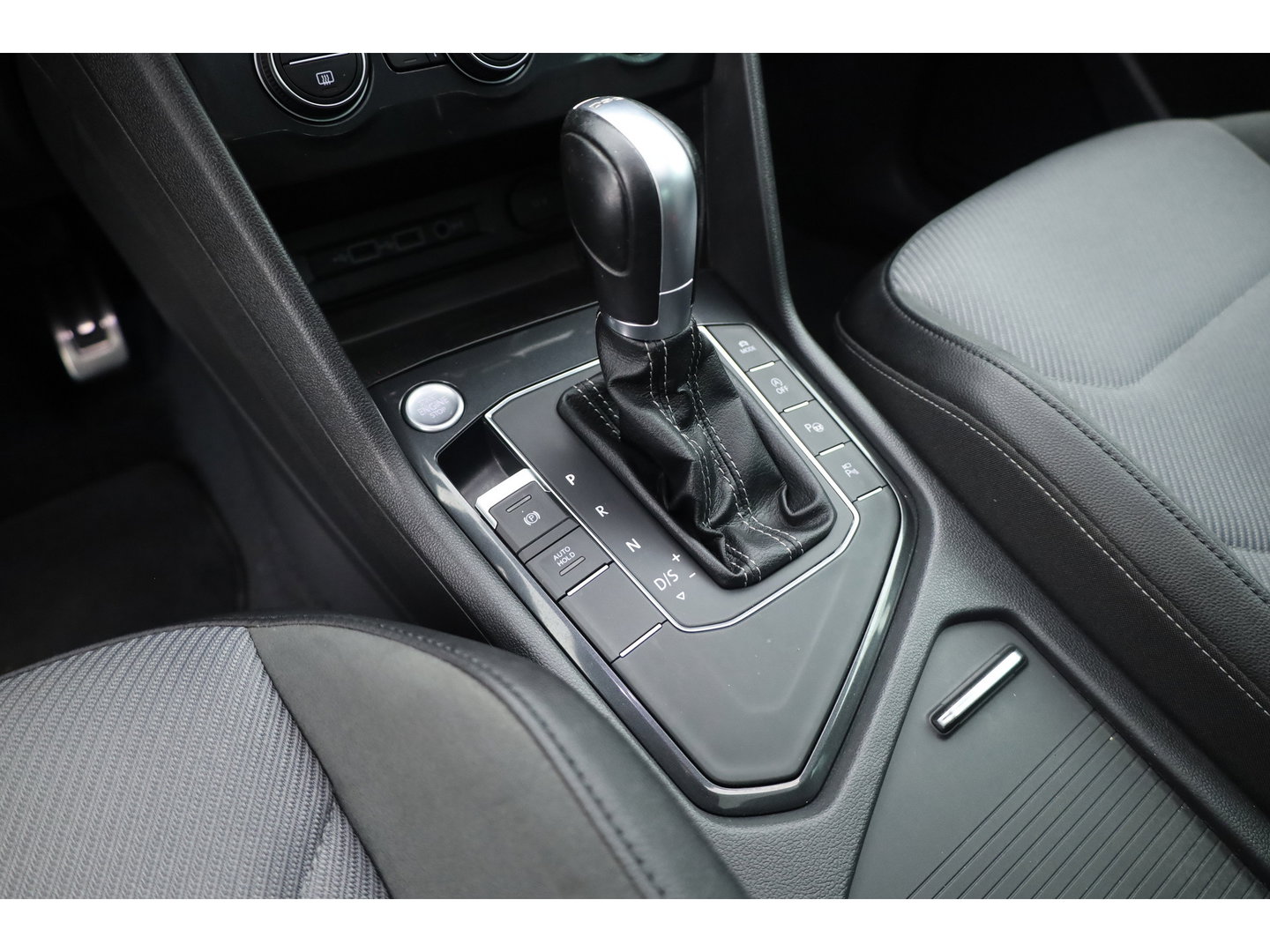 Volkswagen Tiguan 1.4 TSI R-line | Dig. Cockpit | Pano | Trekhaak | Adapt. Cruise | Keyless | 360cam | Stoelverw. |