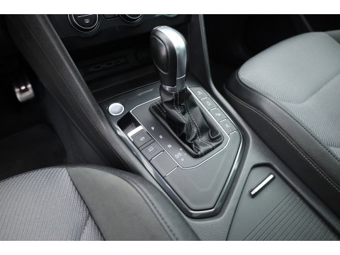Volkswagen Tiguan 1.4 TSI R-line | Dig. Cockpit | Pano | Trekhaak | Adapt. Cruise | Keyless | 360cam | Stoelverw. |