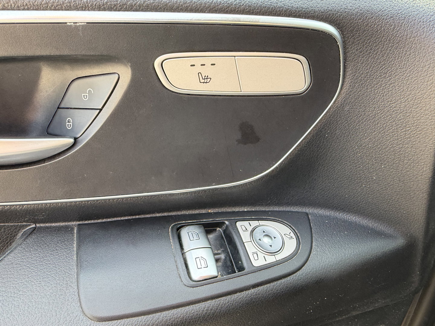 Mercedes-Benz Vito 114 CDI automaat L2H1 DC 5 persoons / euro 6 / bpm vrij / vaste prijs rijklaar € 28.950 ex btw / lease vanaf € 473 / leer / camera / cruise en climate control / navigatie / trekhaak !