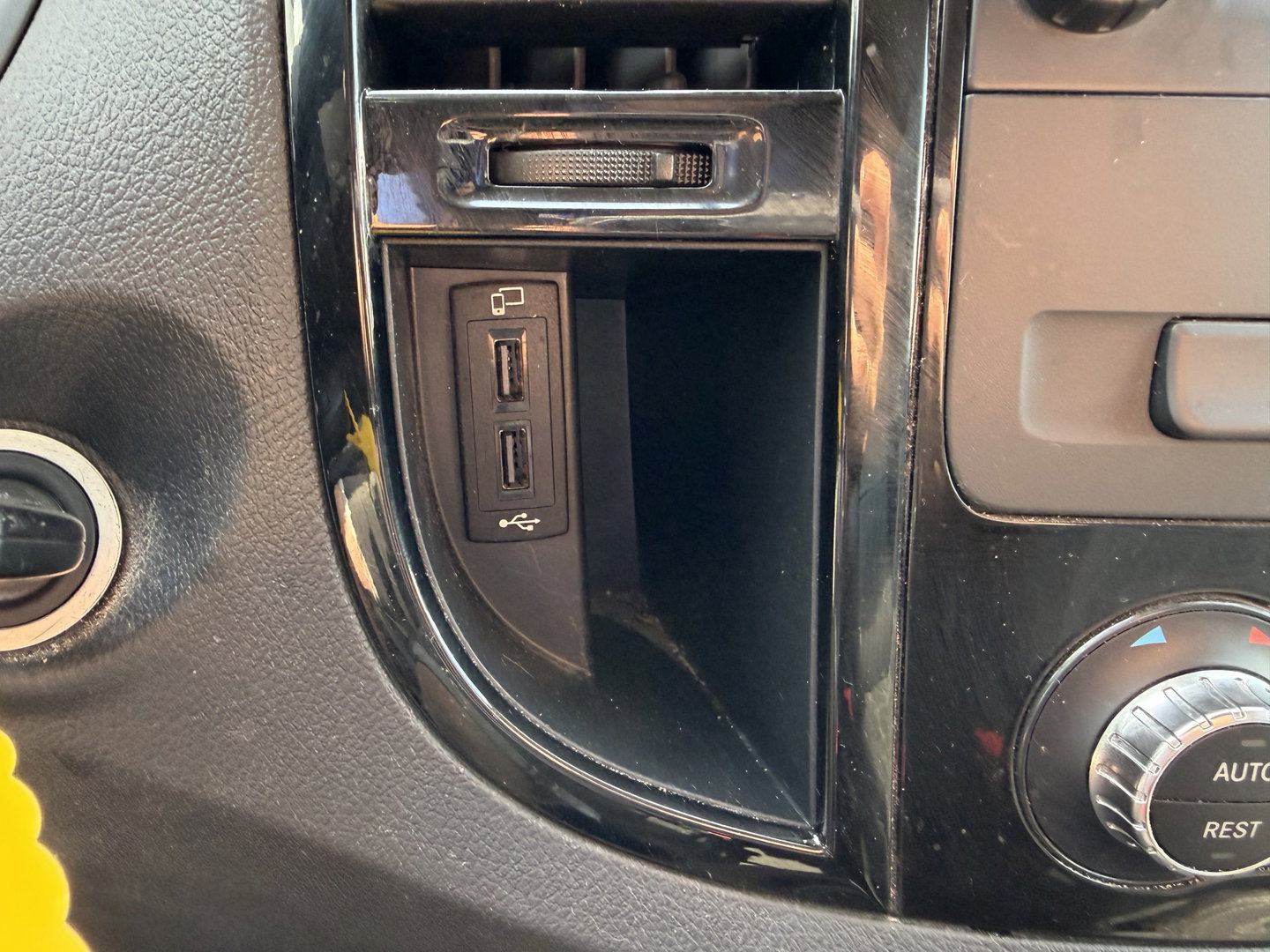 Mercedes-Benz Vito 114 CDI automaat L2H1 DC 5 persoons / euro 6 / bpm vrij / vaste prijs rijklaar € 28.950 ex btw / lease vanaf € 473 / leer / camera / cruise en climate control / navigatie / trekhaak !