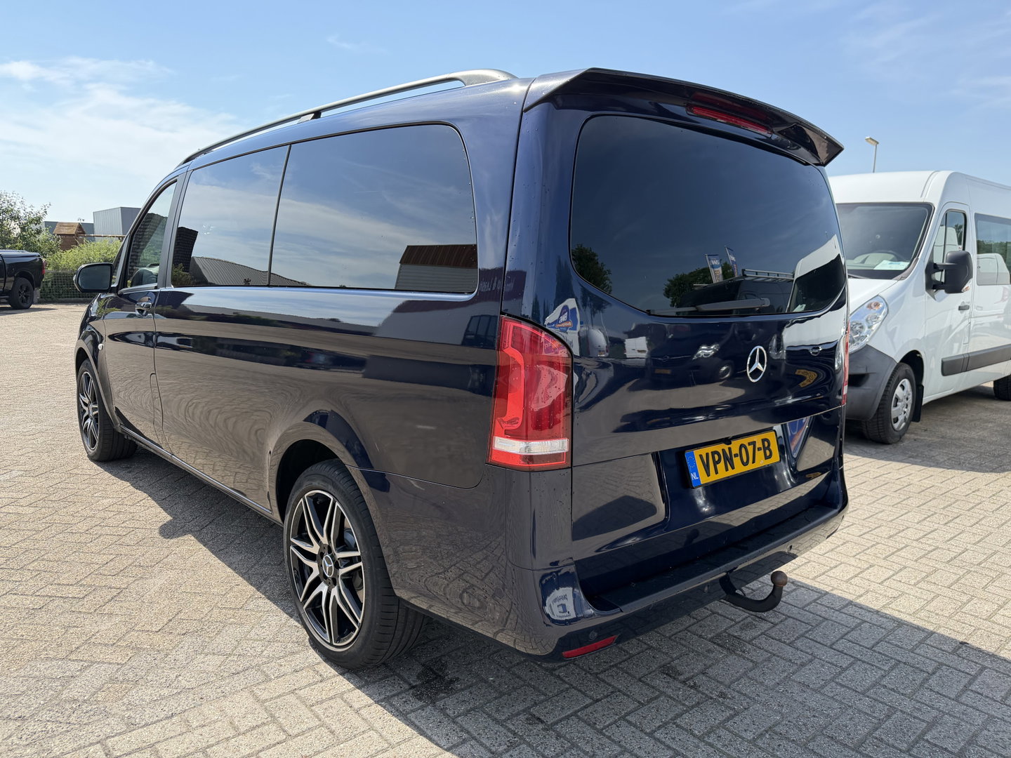 Mercedes-Benz Vito 114 CDI automaat L2H1 DC 5 persoons / euro 6 / bpm vrij / vaste prijs rijklaar € 28.950 ex btw / lease vanaf € 473 / leer / camera / cruise en climate control / navigatie / trekhaak !