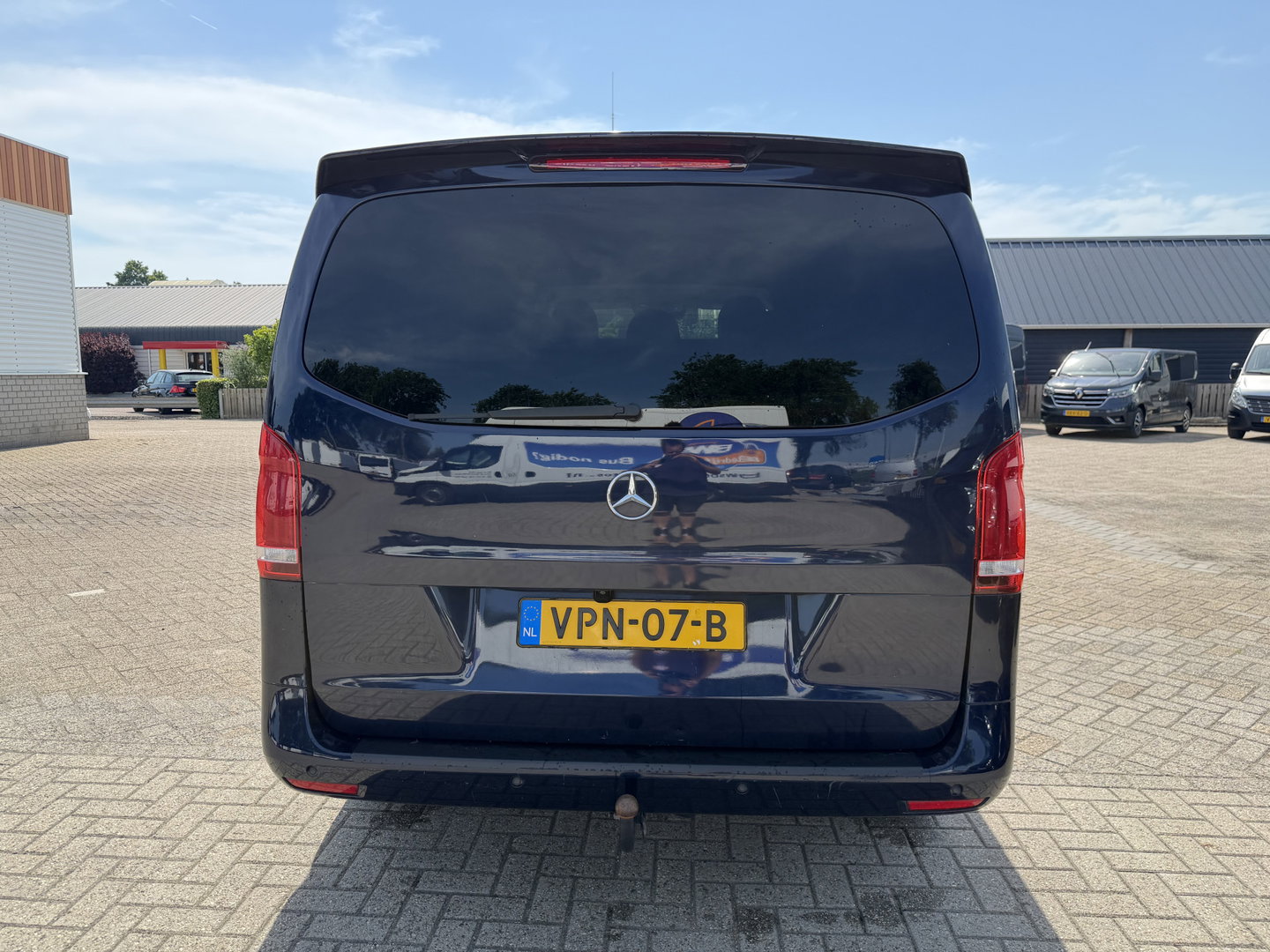Mercedes-Benz Vito 114 CDI automaat L2H1 DC 5 persoons / euro 6 / bpm vrij / vaste prijs rijklaar € 28.950 ex btw / lease vanaf € 473 / leer / camera / cruise en climate control / navigatie / trekhaak !