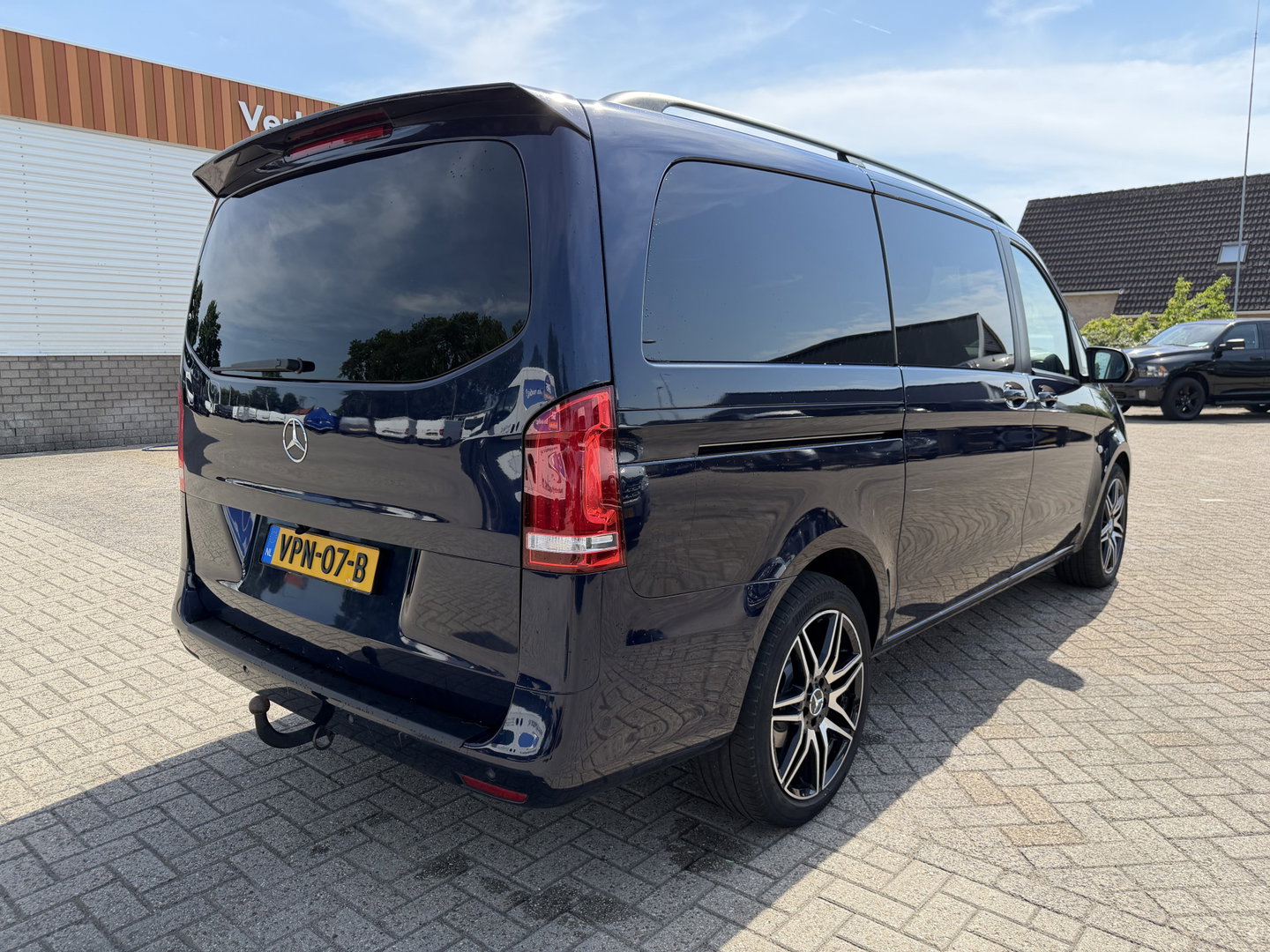 Mercedes-Benz Vito 114 CDI automaat L2H1 DC 5 persoons / euro 6 / bpm vrij / vaste prijs rijklaar € 28.950 ex btw / lease vanaf € 473 / leer / camera / cruise en climate control / navigatie / trekhaak !