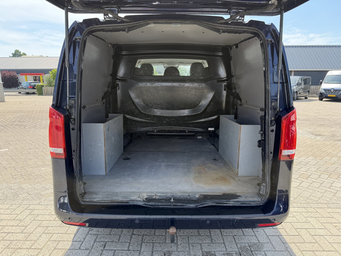 Mercedes-Benz Vito 114 CDI automaat L2H1 DC 5 persoons / euro 6 / bpm vrij / vaste prijs rijklaar € 28.950 ex btw / lease vanaf € 473 / leer / camera / cruise en climate control / navigatie / trekhaak !