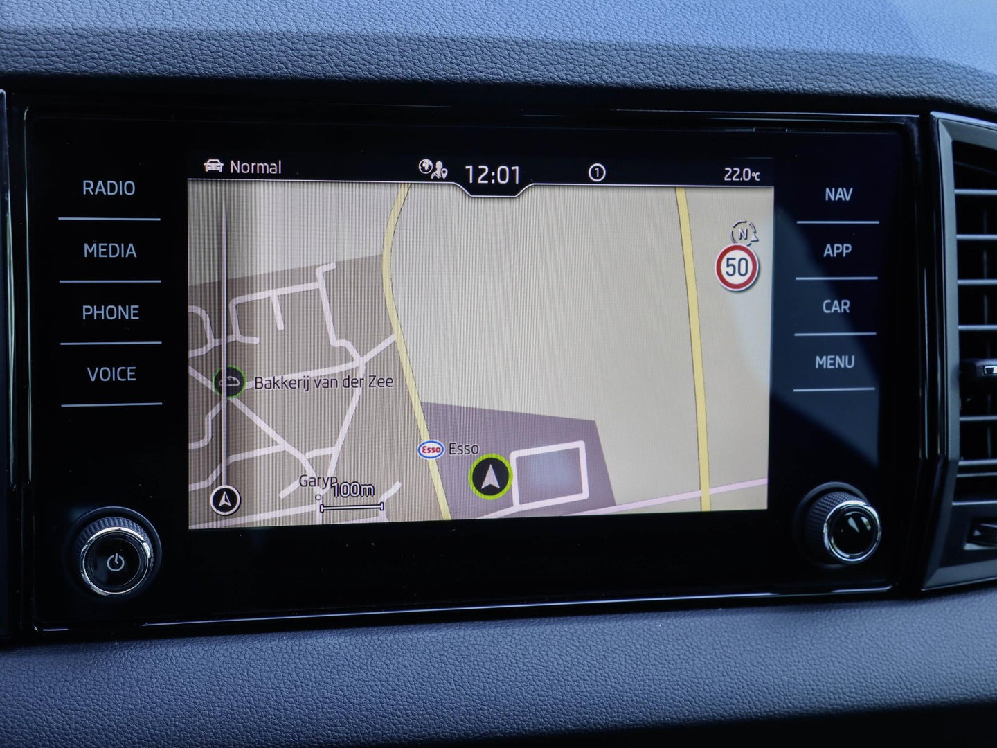 Škoda Karoq 1.5 TSI ACT Sportline 150PK DSG Camera Navi Stoel/Stuurverw. Race Blue 19 inch